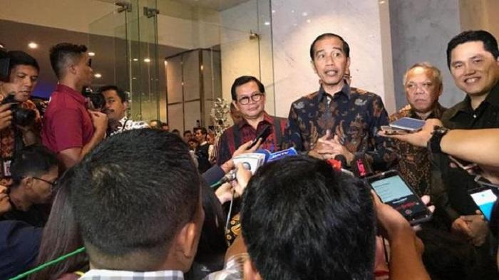 Jokowi Hadiri Lelang Lukisan Penggalangan Dana oleh TKN