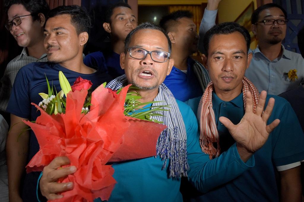 Kamboja Bebaskan 14 Penentang Pemerintah