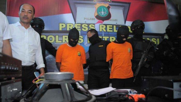 Polisi Buru Lima Tersangka Pembakar MA