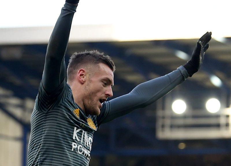 Jamie Vardy Selamatkan Leicester