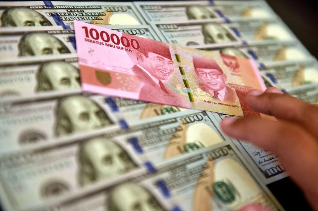 Rupiah Melemah Subsidi Membengkak