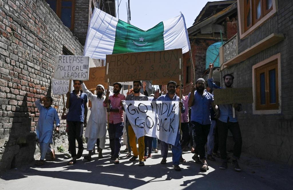 Ratusan Aksi Protes Guncang Kashmir