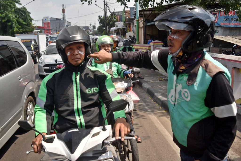 Sisa Gas Air Mata Buat Mata Perih