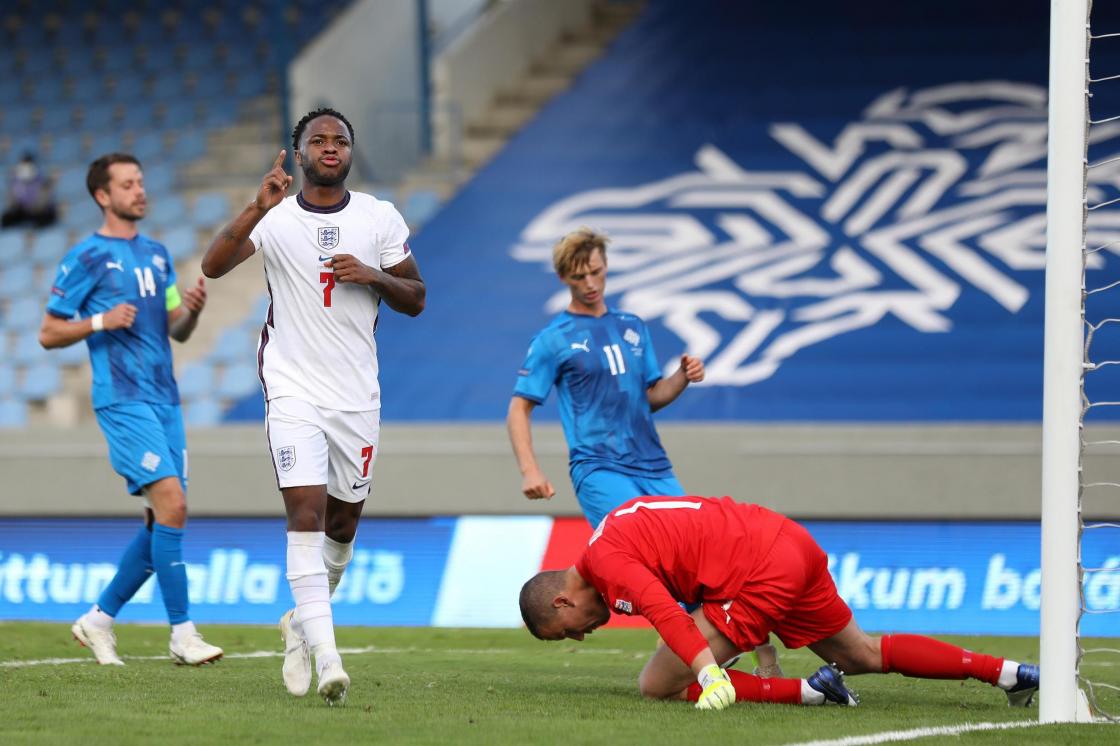 Inggris Tundukkan Islandia Berkat Penalti Sterling