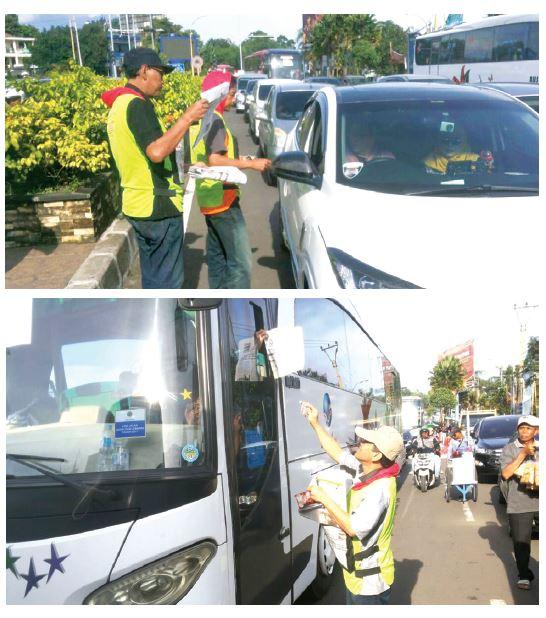 Jualan Koran Jakarta di Ciawi, Puncak.