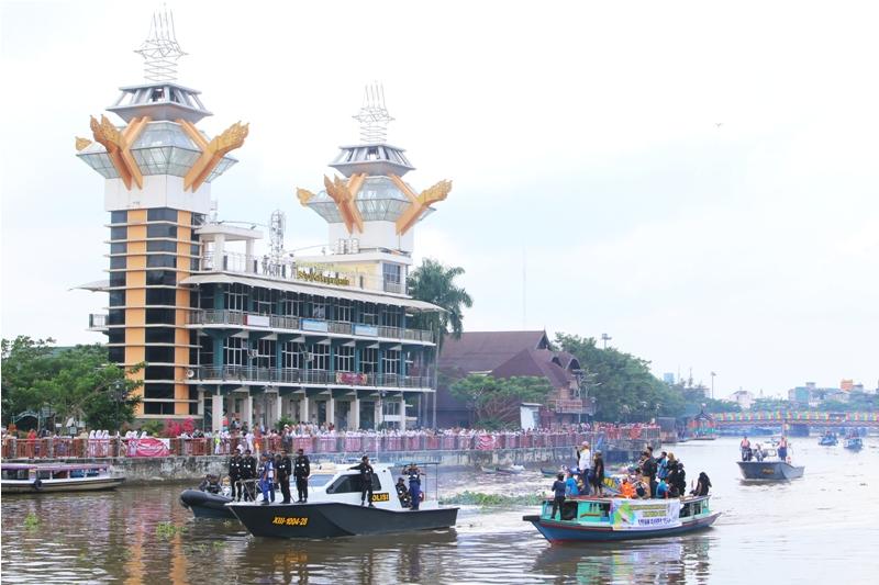 Obor Asian Games Diarak Keliling Banjarmasin