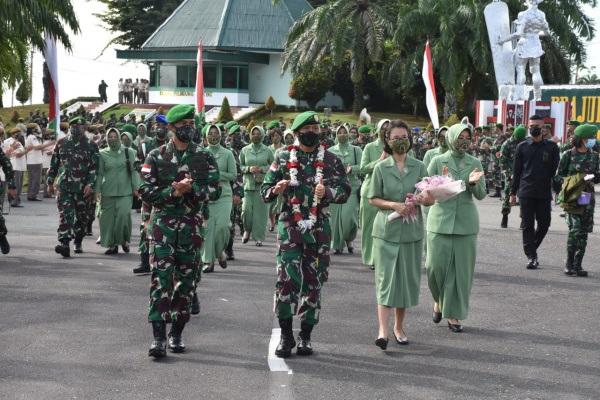 Begini Tradisi Penyambutan Pangdam Baru di Kodam Cendrawasih