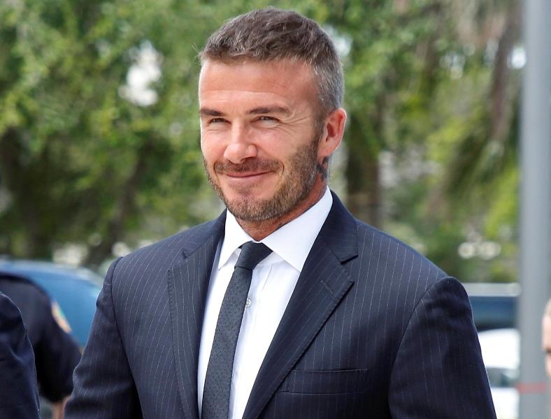 Beckham Terima Penghargaan UEFA