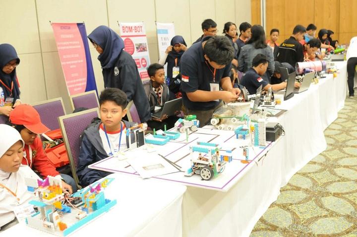 Ratusan Peserta Ikuti Kompetisi Robotic