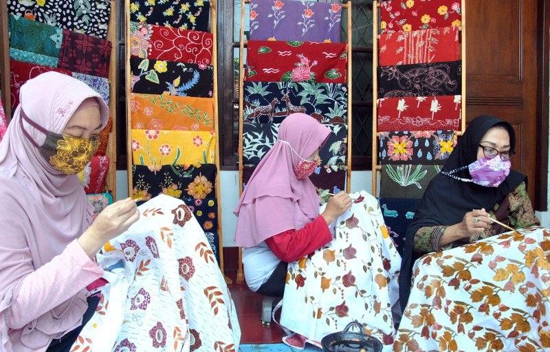 Cara Bedakan Batik Asli dengan Tekstil Bercorak Batik