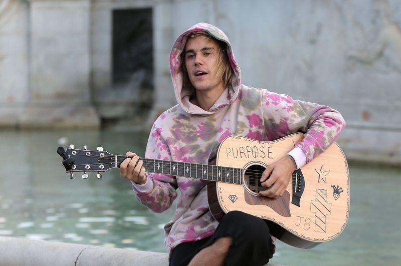 Justin Bieber Berang Manajernya Dihina Taylor Swift