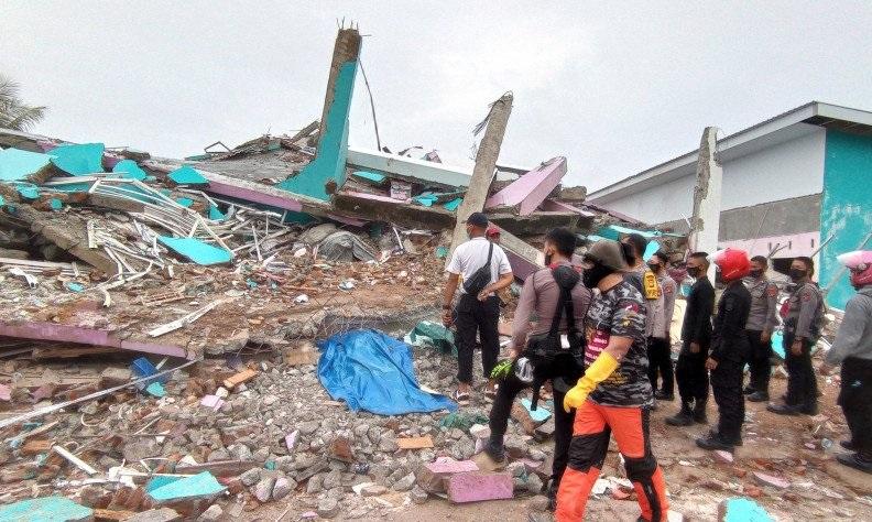 Anjing Pelacak Dikerahkan Untuk Bantu Pencarian Korban Gempa di Mamuju