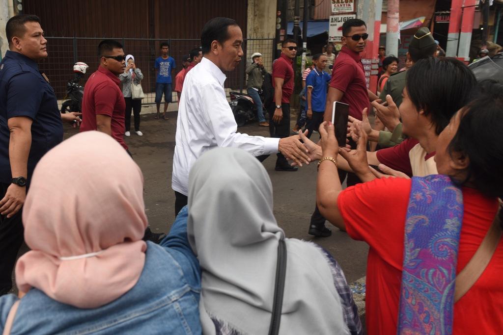 Rela Tinggalkan Lapaknya demi Foto dengan Jokowi