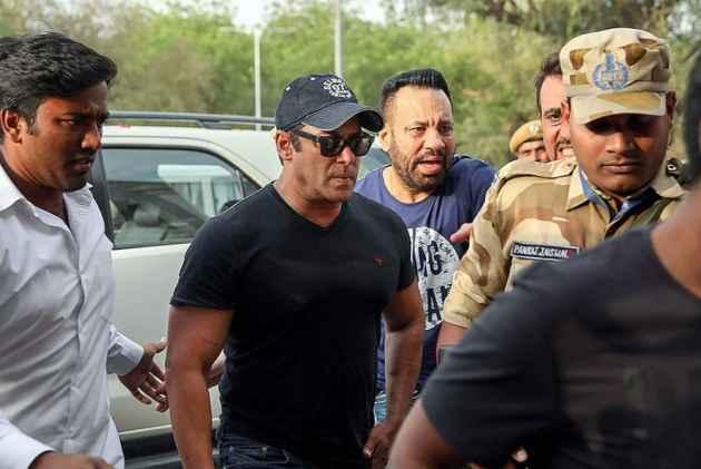 Salman Khan Bebas dengan Uang Jaminan, Kembali ke Pengadilan