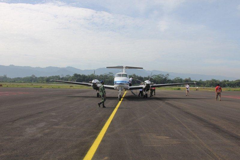 Pesawat Mendarat Perdana di Bandara JB Soedirman