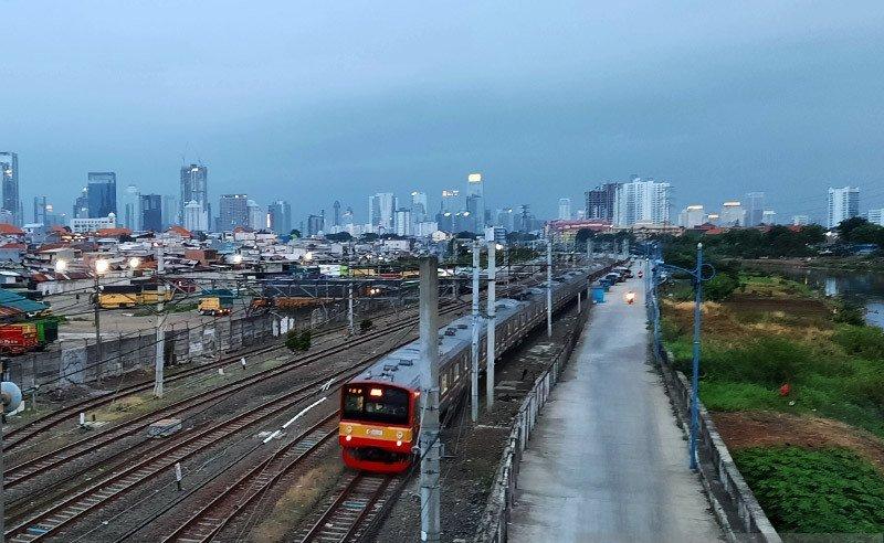 Pembatasan Jam Operasional  Commuter Dilanjutkan