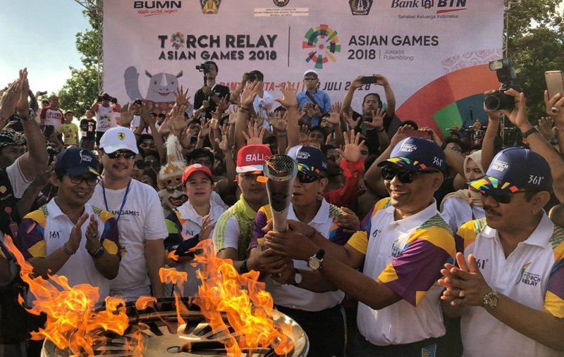 Obor Asian Games Disambut Meriah di Pulau Dewata