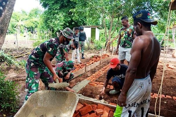 Tiba-tiba Prajurit Pengamanan Perbatasan Datangi Rumah Warga, Ini yang Dilakukan