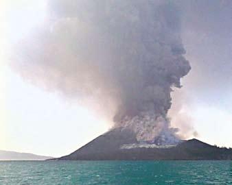 Anak Krakatau Aktif Lagi