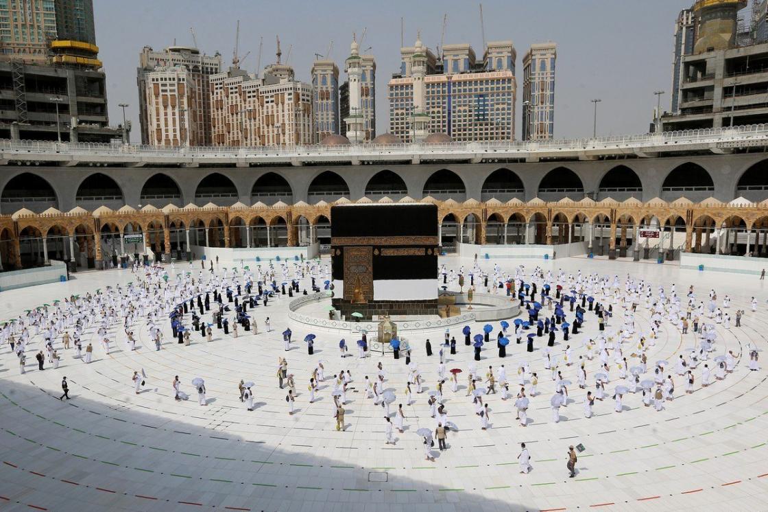 Setelah 6 Bulan Ditangguhkan, Arab Saudi Kembali Gelar umrah di Mekkah