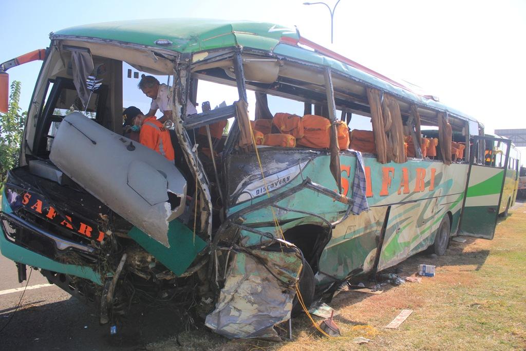 Kecelakaan di Tol Cipali, 12 Orang Meninggal