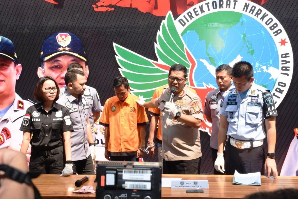 Polisi Buru Sisa Jaringan Pemasok Sabu Nunung