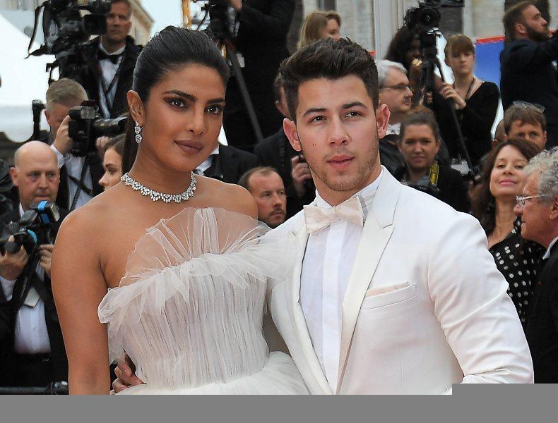 Nick Jonas - Priyanka Chopra Rayakan Setahun 'Pacaran'di Instagram