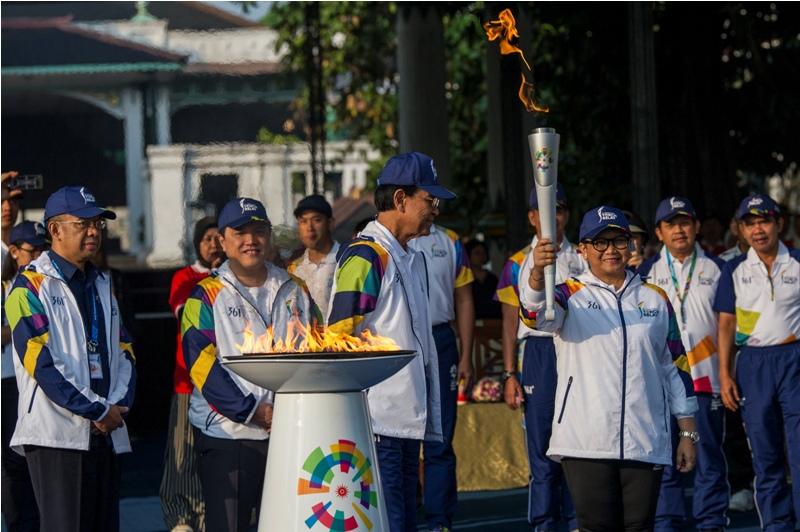 Menlu Retno Pembawa Obor Pertama di DIY