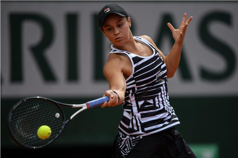 Barty Melaju di Birmingham Classic