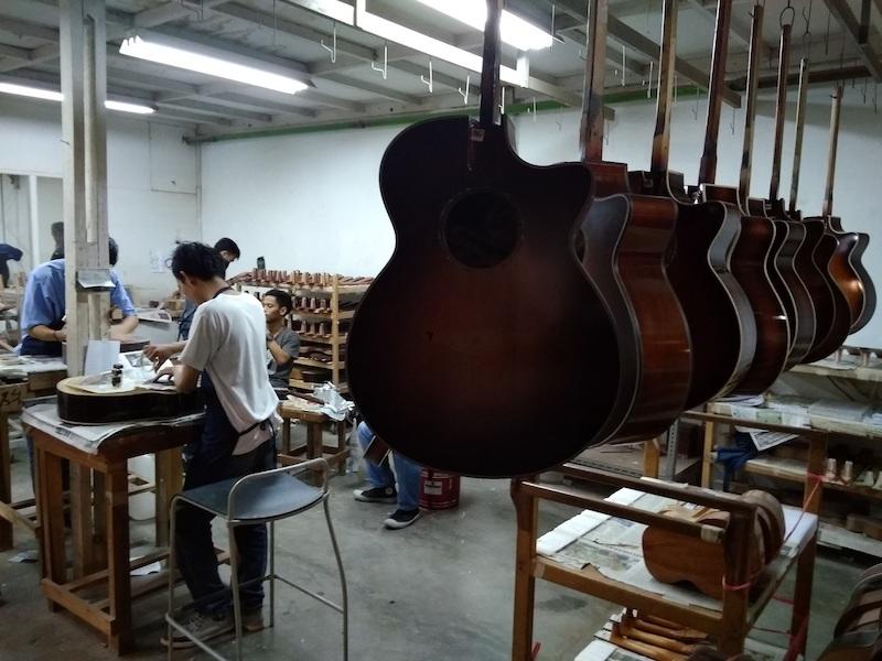 Melihat Pembuatan Gitar Bandung yang Mendunia