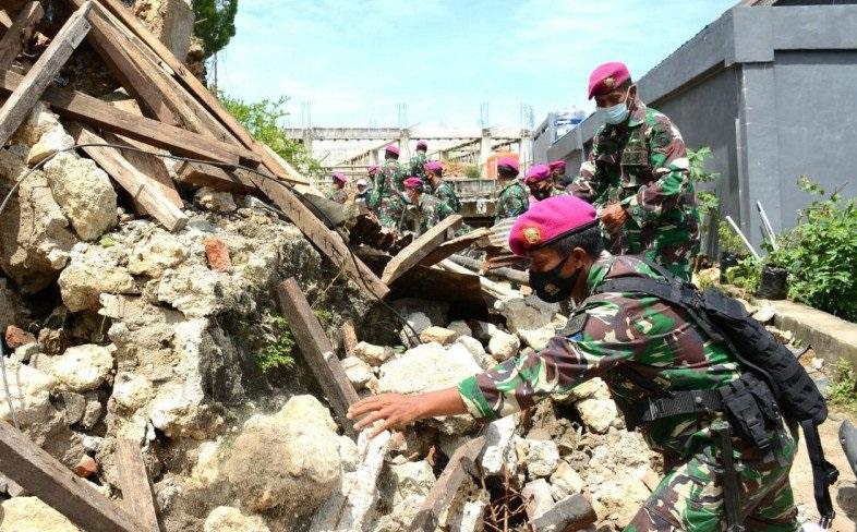 TNI AL Terjunkan Prajurit Pilihan untuk Buka Jalan di Mamuju 