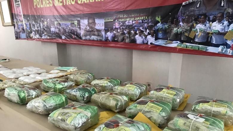 Polisi Musnahkan 16 Kg Sabu-sabu dan 1.300 Butir Ekstasi