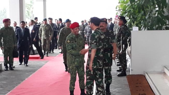 Atraksi Prajurit Khusus TNI Sambut Sultan Bolkiah