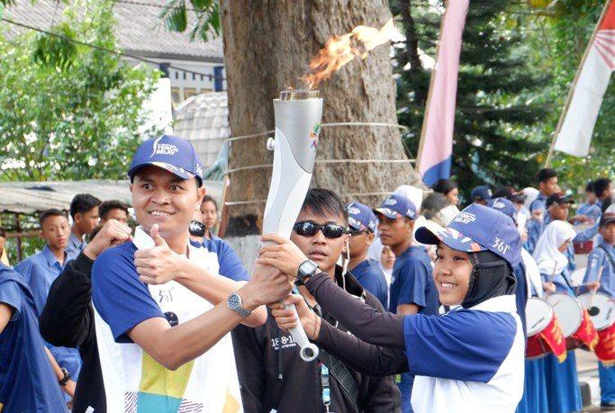 Juara Dunia Silat Junior Bawa Obor Asian Games di NTB