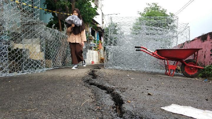 Tanah di Jakarta Retak