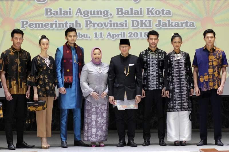 Anna Mariana Gelar 'Fashion Show' Batik Tulis