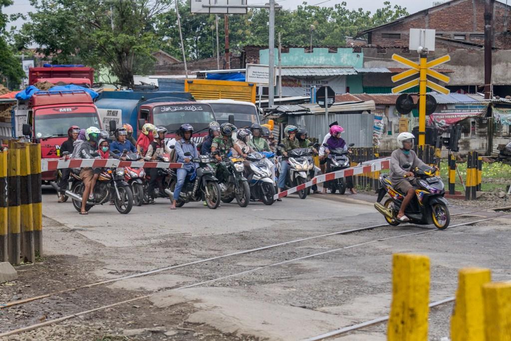 Terobos Palang Pintu KA