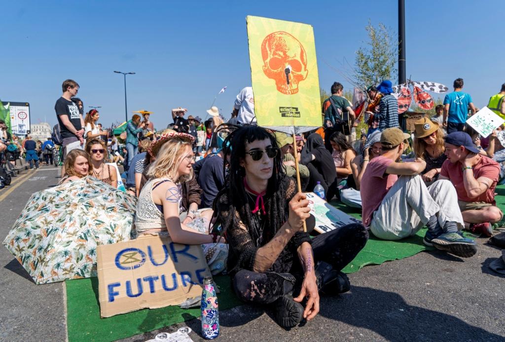 Thunberg dan 830 Aktivis Perubahan Iklim Ditangkap