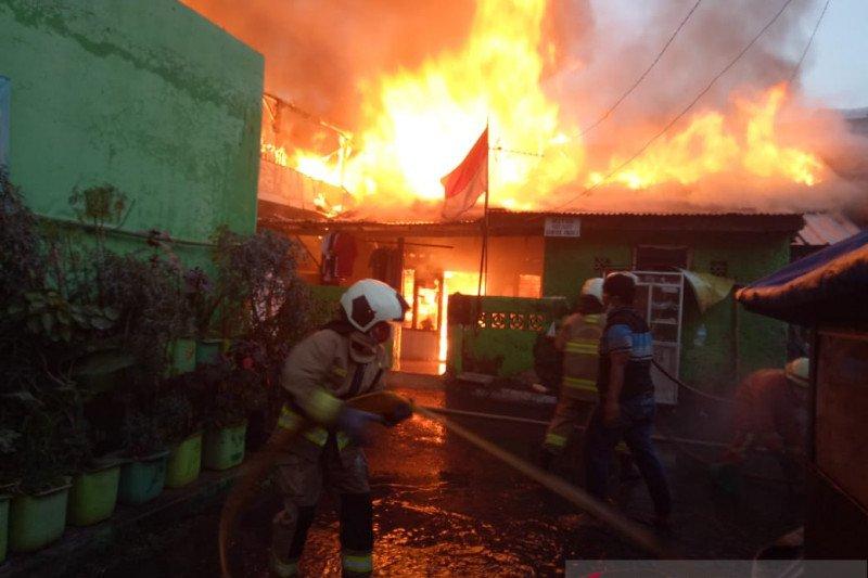 10 Rumah di Jatinegara Ludes  Terbakar