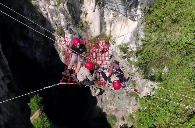 Tantangan Ekstrem di Lembah Karst