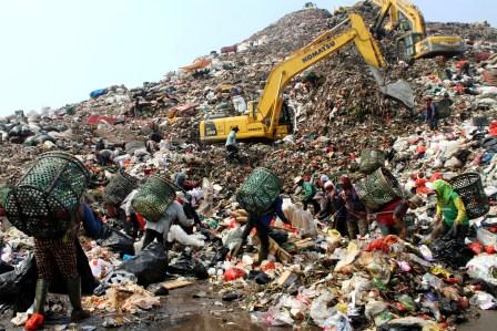 Setiap Hari, 800 Ribu Lembar Plastik Dibuang ke TPST