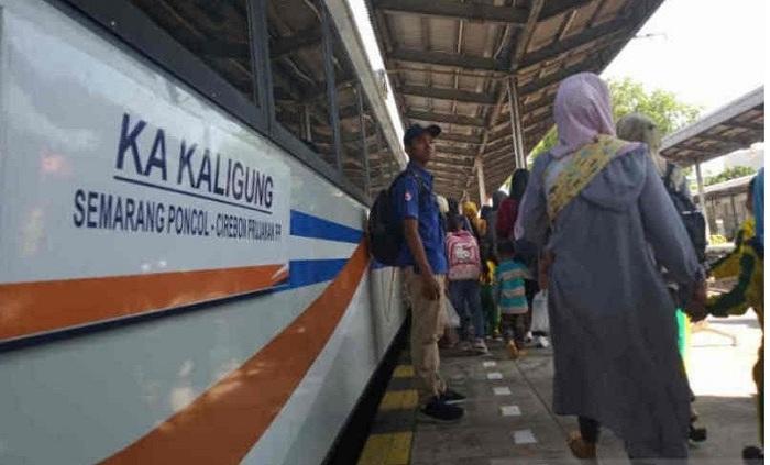 KAI Daop 3 Cirebon Operasikan 74 Kereta Pada Libur Panjang