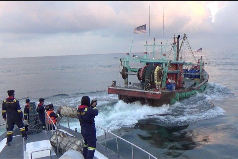 3 Kapal Pencuri Ikan Diamankan di Selat Malaka