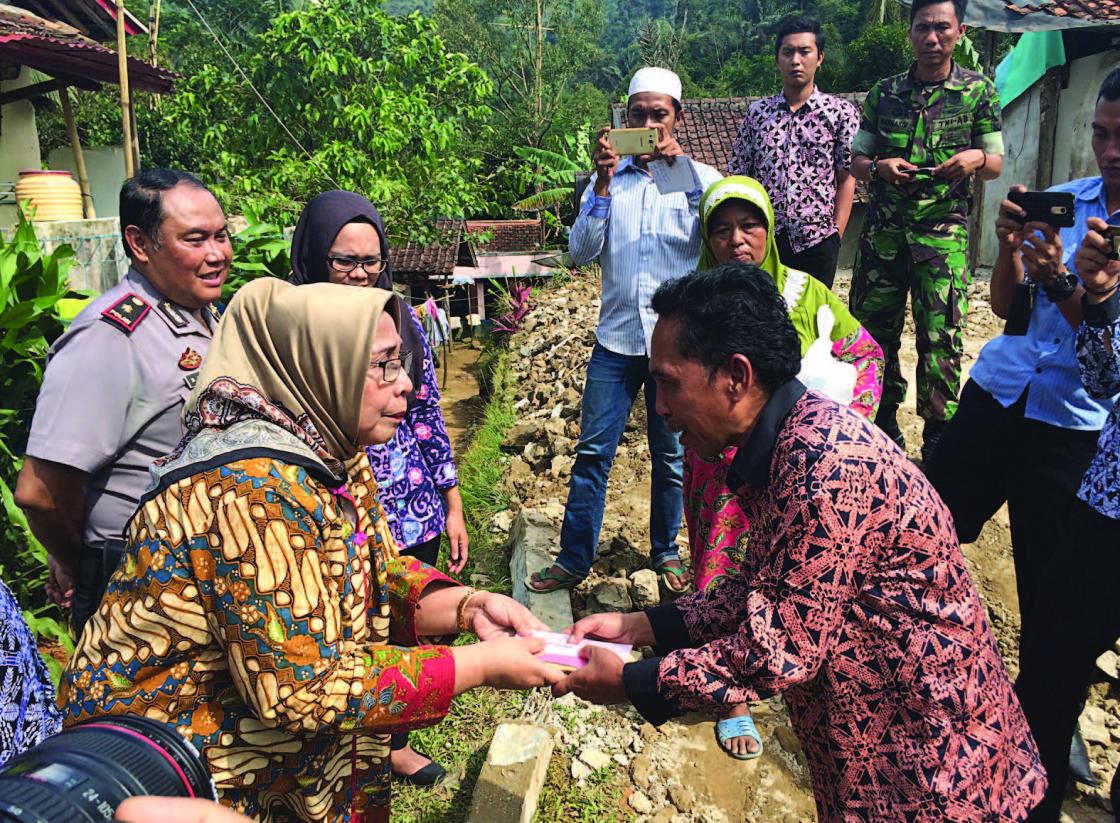 Pimpinan DPD RI Bantu Korban Gempa Banten