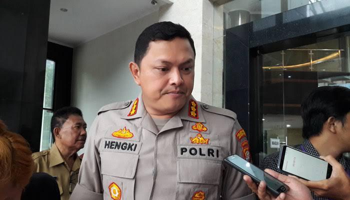 Polisi Bubarkan Ormas Beratribut yang Datangi TPS