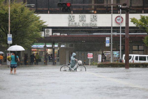 Hujan Lebat Picu Ribuan Warga Jepang Mengungsi