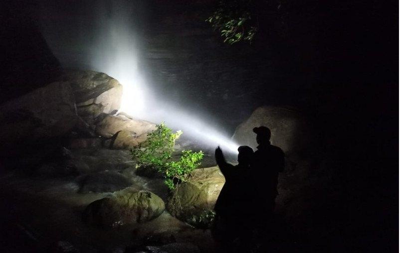 Siswa yang Diduga Hilang di Air Terjun Tembinus Masih Dicari