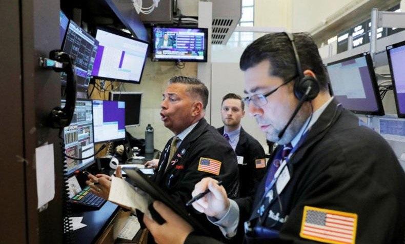 Wall Street Ditutup Melemah Terseret Penurunan Saham Bank dan Energi