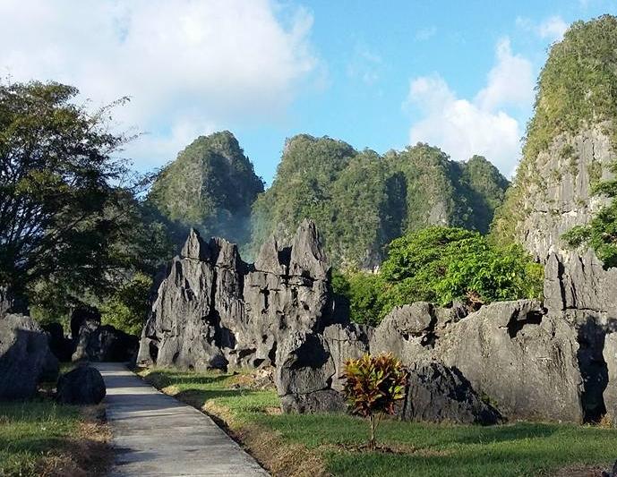 Wisata Prasejarah Di Leang Leang Maros Koran