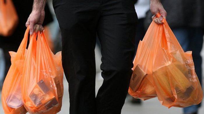 Bawa Tas Plastik Dilarang Masuk ke Pemkot Jaktim